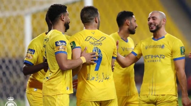 النصر 2 بازیکن خارجی خود را اخراج می کند